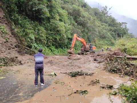 Casas afectadas, deslizamientos de tierra e inundaciones ocasionan fuertes lluvias en Esmeraldas y Morona Santiago