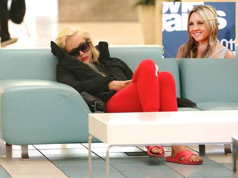 Sin dinero para pagar un hotel, Amanda Bynes decide dormir en centro comercial