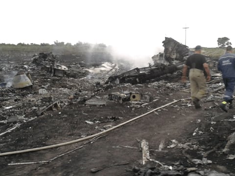 Avión de Malaysia Airlines con 295 personas se estrella en Ucrania