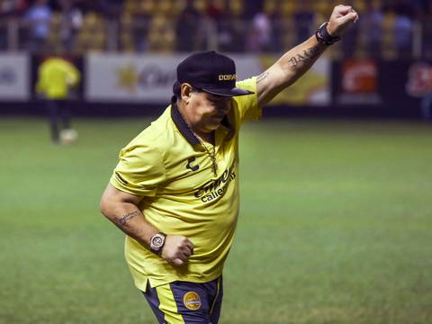 Diego Maradona quiere nuevamente alzar la copa en México