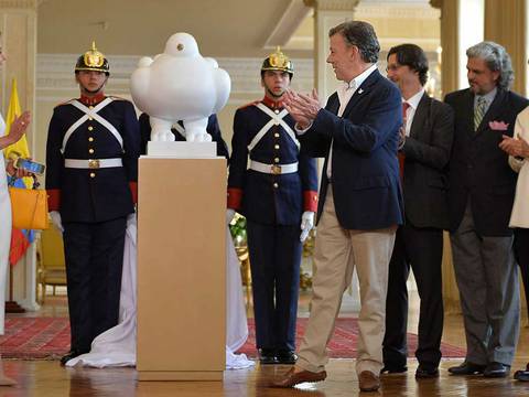 Pintor Fernando Botero regala 'Paloma de la paz' como homenaje a acuerdo en Colombia