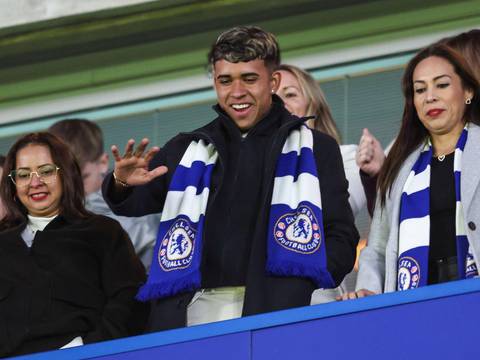 Chelsea ‘reflexiona’ qué hacer con Kendry Páez, ‘la estrella de 16 años vista en un club de striptease’, dice prensa de Inglaterra