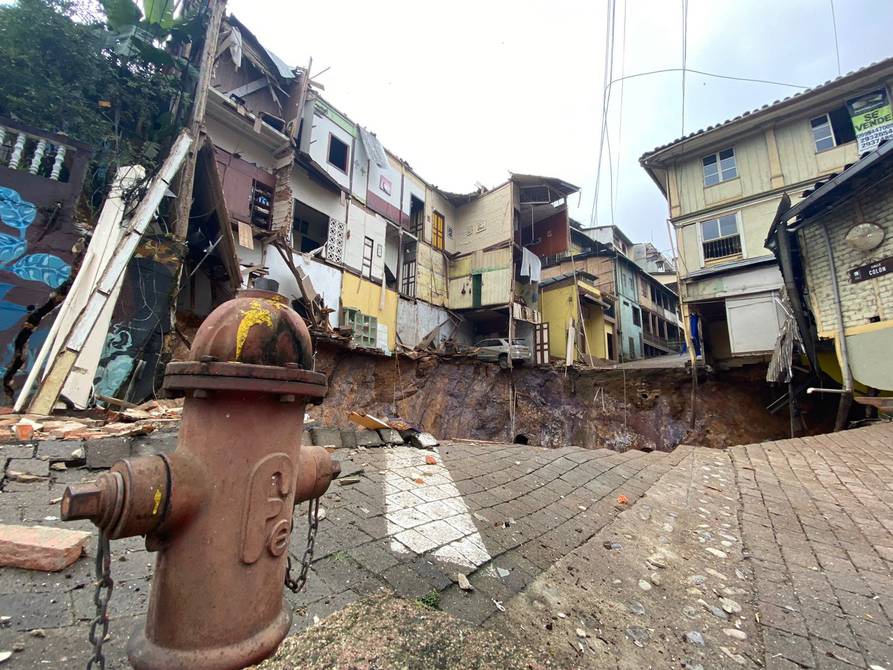 Impactante video: Así fue como un socavón hundió varias viviendas 