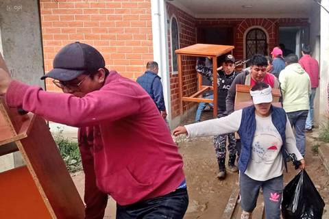 Cuarteaduras y pisos levantados, entre daños en viviendas de Rayoloma por rotura de tubería de agua