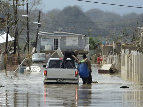 Represa dañada por María preocupa a las autoridades de Puerto Rico