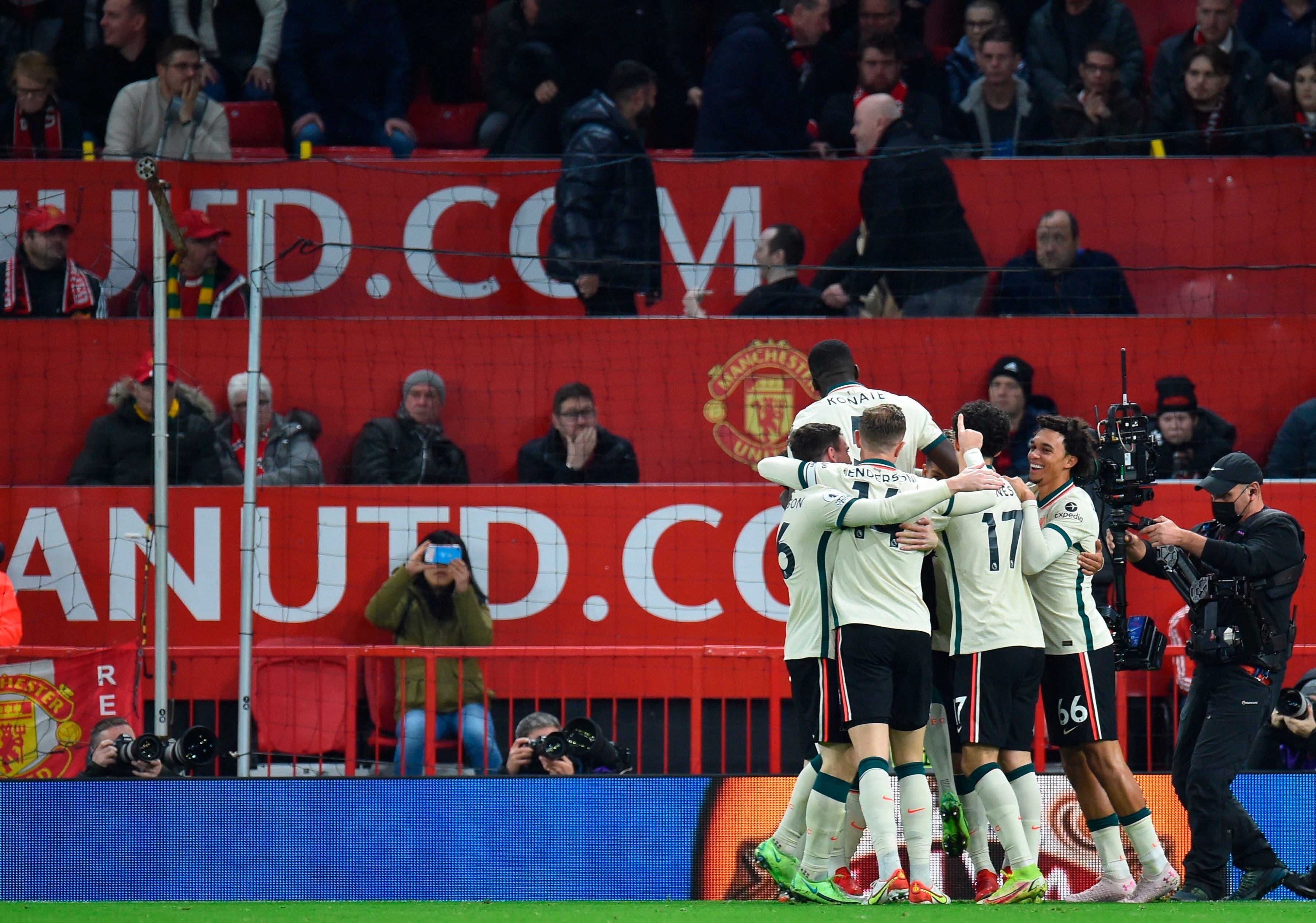 Liverpool humilla 5-0 al Manchester United en Old Trafford con tres goles de Mohamed Salah