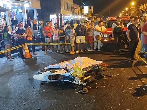 Un motociclista murió al impactarse con un camión de carga en la carretera Quinindé-Santo Domingo