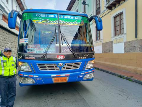 Chofer de bus fue detenido por conducir bajo los efectos del alcohol, en el sur de Quito