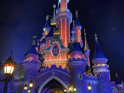 Disneyland París apuesta por los superhéroes de Marvel en su 30 aniversario
