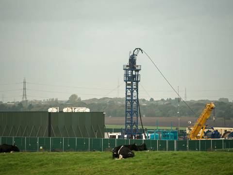 Reino Unido suspende el fracking para extraer gas por miedo a sismos