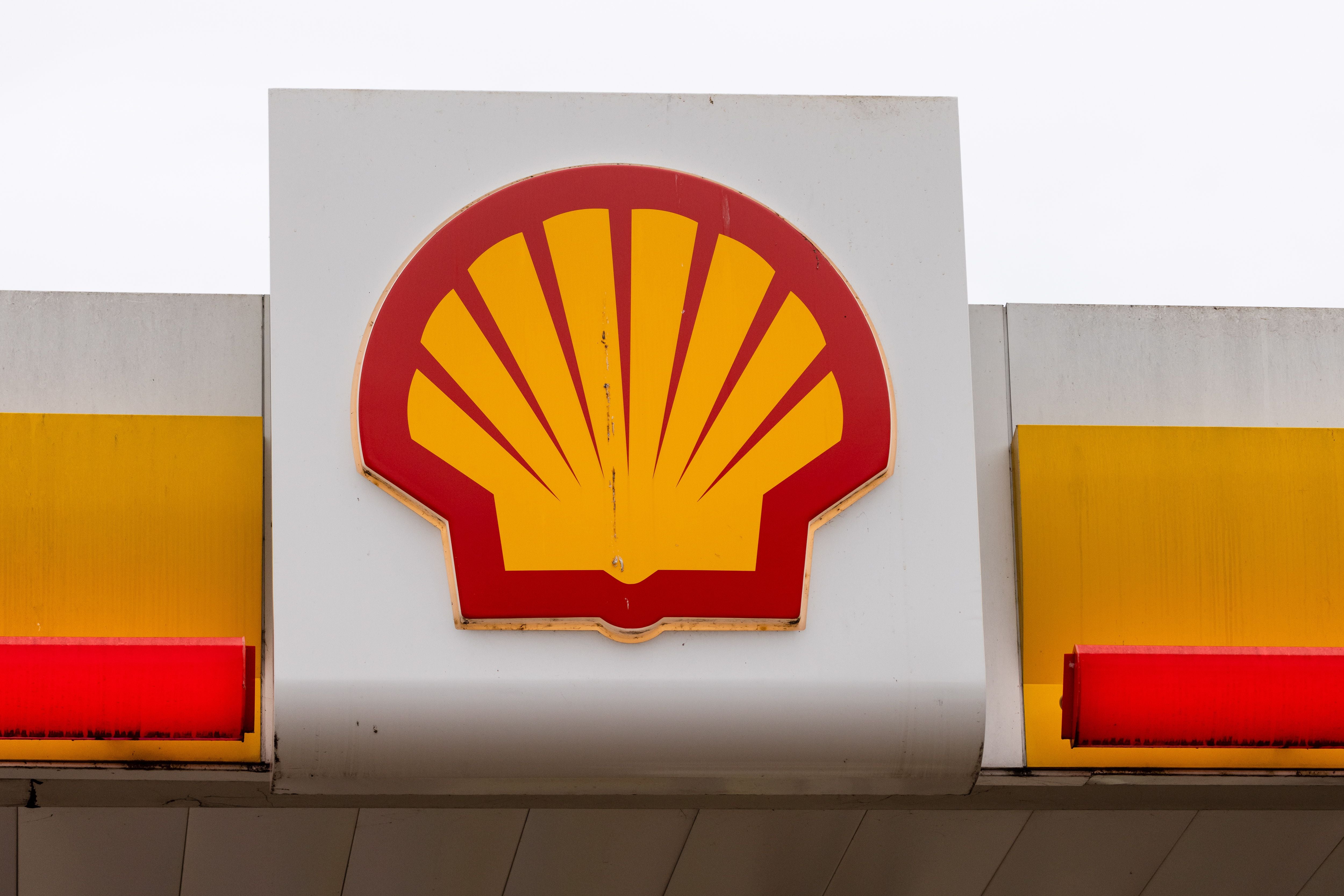 Shell dejará de comprar gas y petróleo de Rusia y cerrará sus gasolineras