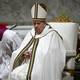 “No dejemos pasar esta Navidad sin hacer algo de bueno”, dice el papa Francisco en la misa de gallo