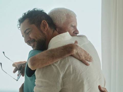 La emotiva escena de David Bisbal y su padre, que sufre alzhéimer: ‘Sé que no te acuerdas de mí, pero yo sí me acuerdo de ti y eso es lo importante’
