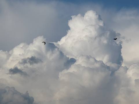 Estimulación de lluvia: Bombardeo de nubes e ionización del aire, dos métodos para aumentar precipitaciones