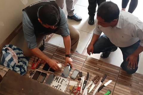 En residenciales de Ambato se encontró droga, armas y municiones