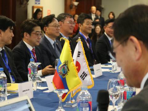 Equipo negociador de Ecuador viaja a Corea del Sur para concretar acuerdo comercial y bajar aranceles del 20 % y 30 %