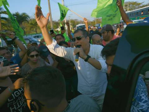 Rafael Correa llega a hostería en Esmeraldas para reunión con militantes de Alianza PAIS