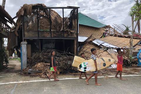 El tifón Rai ensombrece el Año Nuevo a millones de filipinos