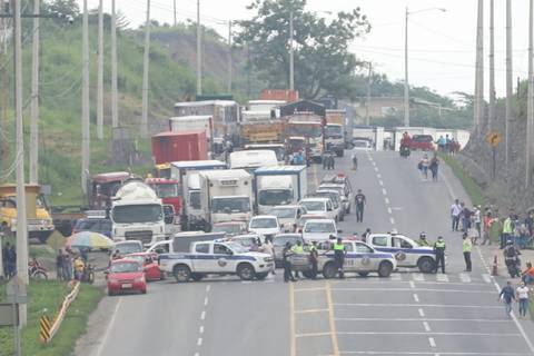 Intenso tráfico se reporta en calles que conectan con la vía a Daule