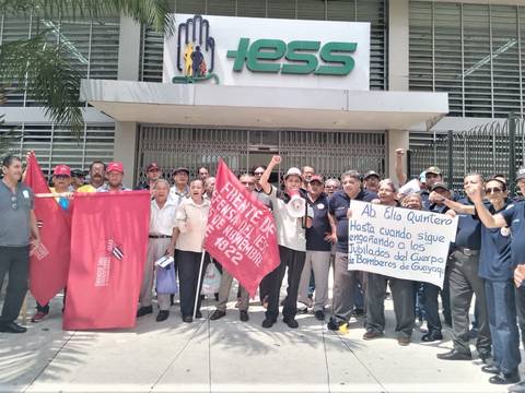 Jubilados del IESS realizaron plantón en Guayaquil por eliminación de intereses de la deuda que mantiene el Estado con el Seguro Social