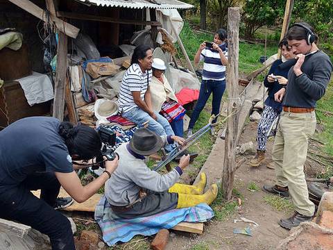 Retratos de 13 tejedores de lana, en Riobamba