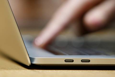 Hackers rusos le piden 50 millones de dólares a Apple para no publicar información anticipada de sus nuevas MacBook