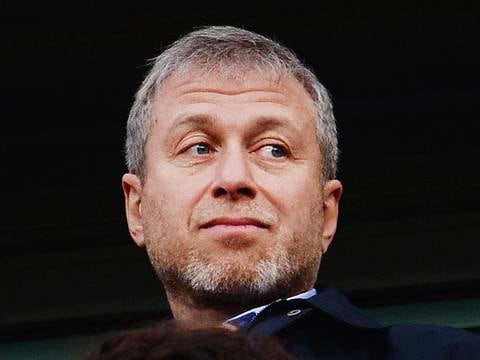 Roman Abramovich, quien puso a la venta el Chelsea, es uno de los oligarcas rusos que no resistió la presión de Reino Unido