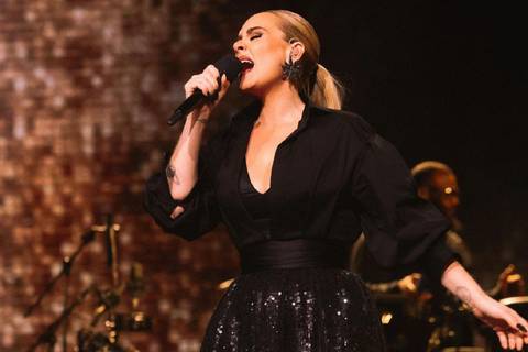 La industria musical le rinde homenaje a Matthew Perry: estas fueron las palabras que le dedicó Adele