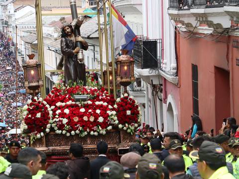 ‘Venimos con fe para renovar nuestra vida, que es pecadora’: procesión Jesús del Gran Poder llenó las calles de Quito