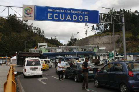 ¿Cuántas prendas de vestir puedo ingresar a Ecuador por vía terrestre?