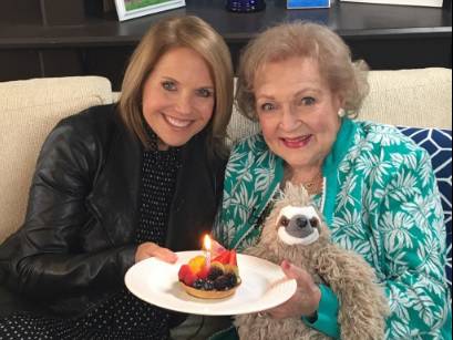 Fanáticos celebran a Betty White en su 95 cumpleaños