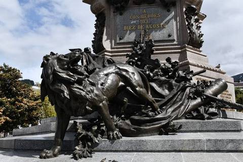 Monumento a la Independencia fue vandalizado la madrugada del 7 de agosto en Quito 