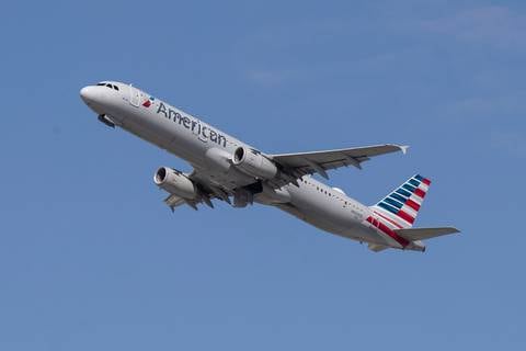 Avión de American Airlines retorna a Miami debido a pasajero que se negó a usar mascarilla