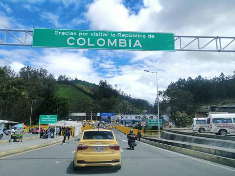 Conozca lo que necesita para viajar en vehículo propio desde Ecuador a Colombia y Perú