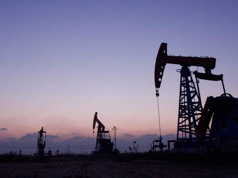 El embargo anunciado por Estados Unidos al petróleo ruso dispara precio del crudo y agita las bolsas