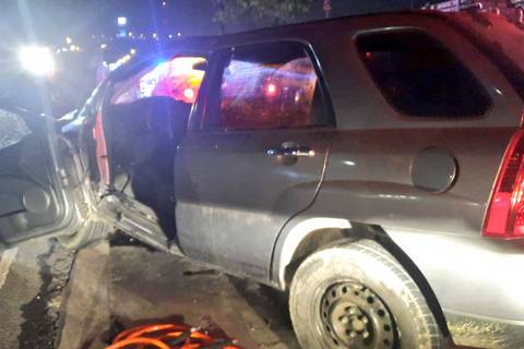 Un hombre quedó atrapado en vehículo luego de estrellarse en av. Pedro Menéndez