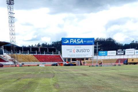 Trabajo conjunto de Liga Pro, Deportivo Cuenca y la alcaldía local para recuperar la cancha del estadio Alejandro serrano Aguilar