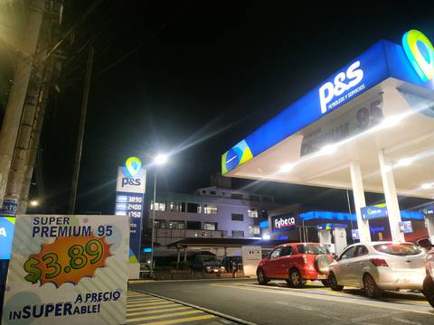 ¿Precio de gasolina extra y diésel que lleva casi dos años congelado subirá por el IVA del 15 %? Gobierno debe decidirlo