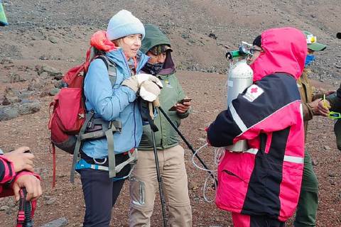 Rescatan a turista estadounidense que no pudo descender del Chimborazo por condiciones climáticas