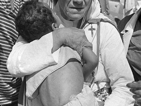 Madre Teresa, una defensora de los pobres que alcanza la santidad