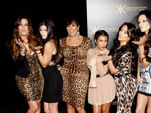 Las Kardashian dejan fuera del video navideño familiar a Kim:  No pudimos encontrarla 