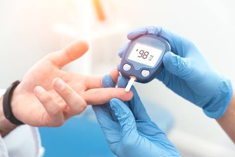 Cuáles son los niveles normales de glucosa en la sangre en ayunas o al despertarse