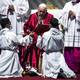 Papa Francisco presidió la Pasión de Cristo, pero sin tenderse en el suelo para rezar