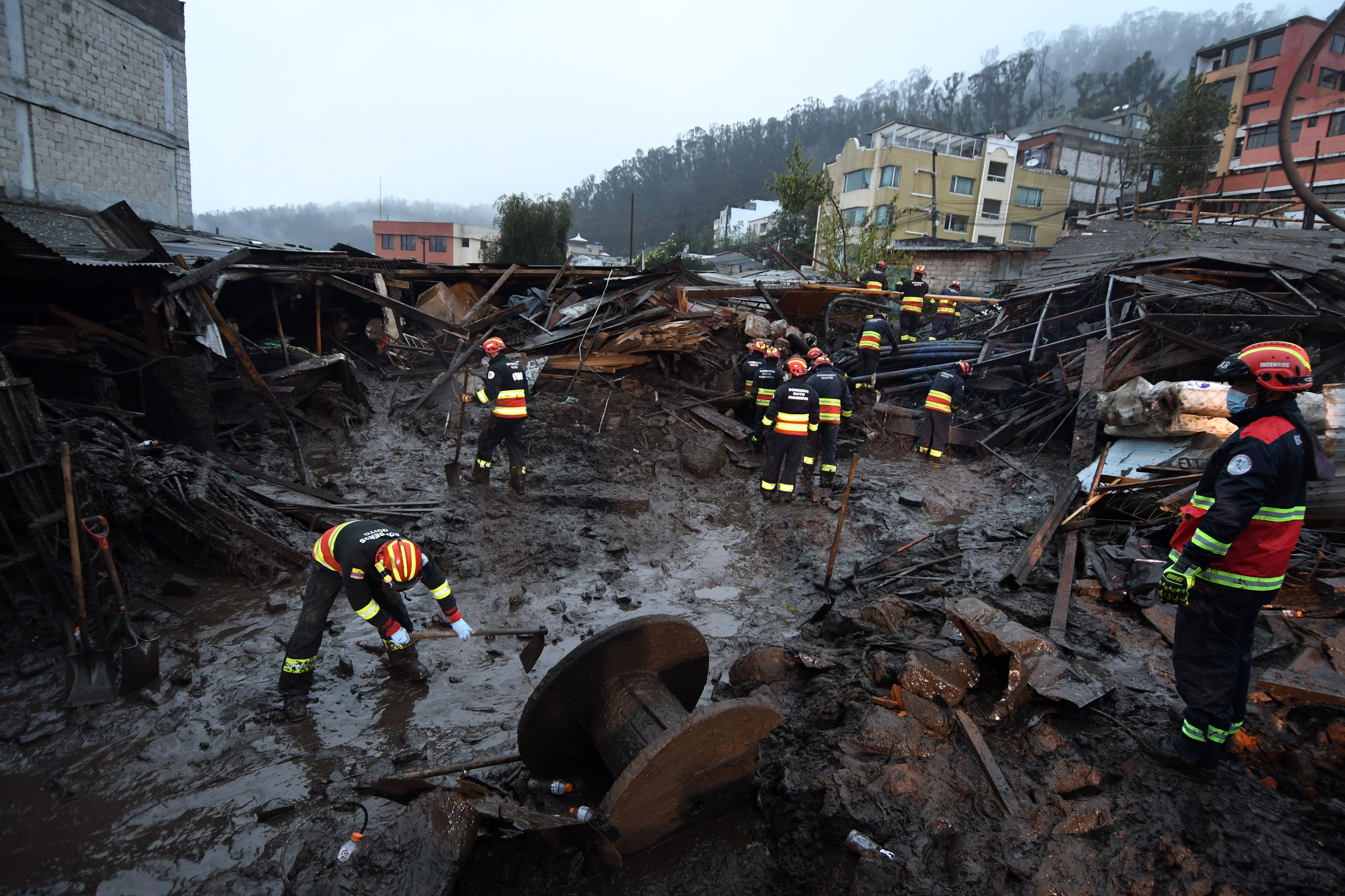 El origen del aluvión que afectó a La Gasca y La Comuna, en Quito, fue natural y no está relacionado con el cenizario Urkupamba, aseguró el Municipio