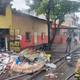 50 bomberos controlaron incendio que afectó a tres predios, incluyendo una bodega de reciclaje en el suroeste de Guayaquil
