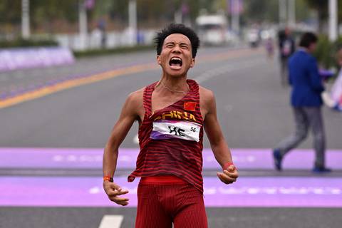 ¡Un fraude! Despojan de sus medallas y premios a los ganadores del medio maratón de Pekín