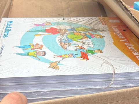 Cartones de textos municipales fueron hallados en operativos en recicladoras del norte de Guayaquil