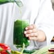 Así puedes preparar el jugo de cilantro con perejil para aliviar los cólicos menstruales y depurar tu cuerpo de aluminio y mercurio