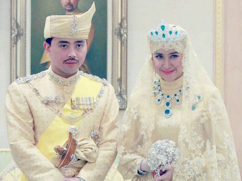 Oro y diamantes en fastuosa boda del príncipe de Brunéi