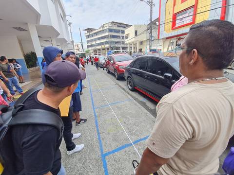 Reubicación de comerciantes autónomos: en la calle Cacique Álvarez se demarcan espacios para ventas durante diciembre en Guayaquil  